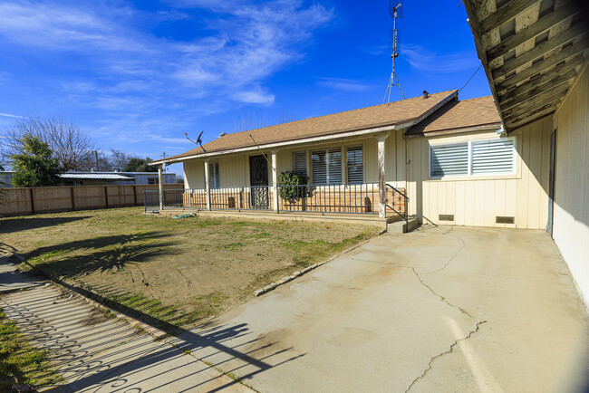 27785 CA-145 in Madera, CA - Building Photo - Building Photo