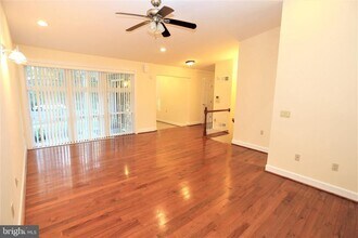 9705 Fernwood Rd in Bethesda, MD - Foto de edificio - Building Photo