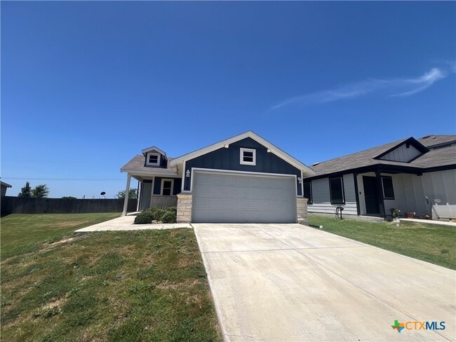 3129 Wild Iris in Canyon Lake, TX - Building Photo - Building Photo