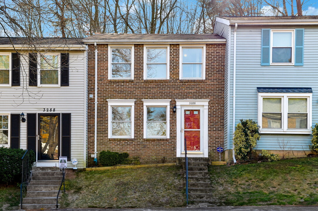 3286 Wyndale Ct in Woodbridge, VA - Foto de edificio