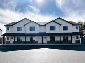 1720 E Main St in Tremonton, UT - Building Photo