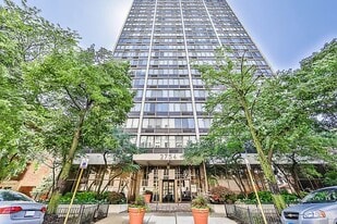 2754 N Hampden Ct, Unit 33 in Chicago, IL - Building Photo