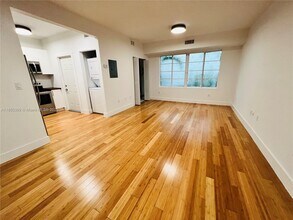 960 Bay Dr in Miami Beach, FL - Building Photo - Building Photo
