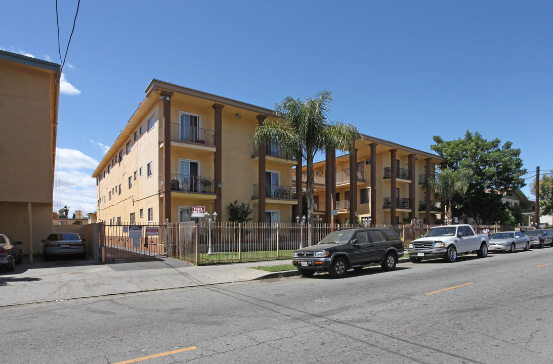 8315 Willis Ave in Panorama City, CA - Building Photo