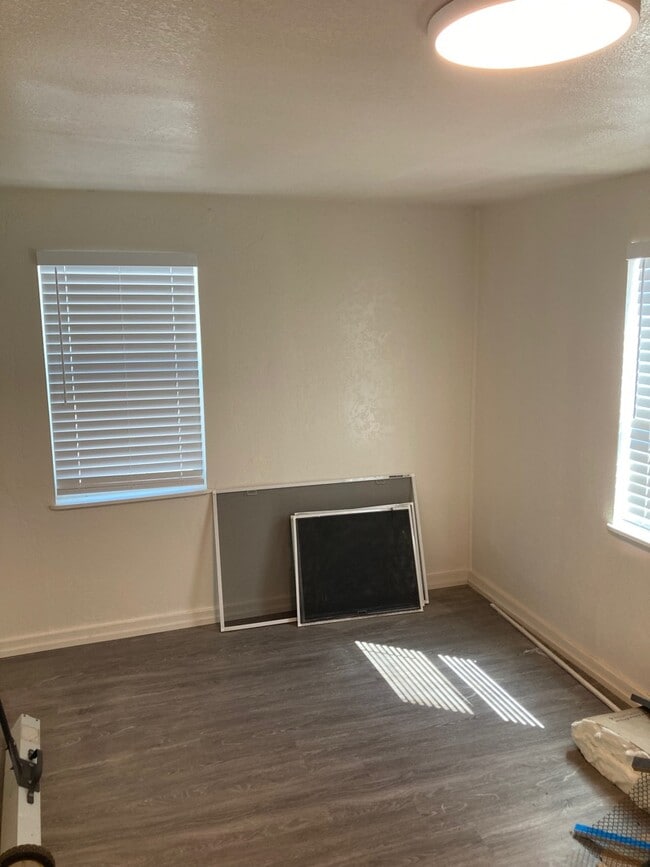 30 Moon Alley in Weaverville, CA - Building Photo - Building Photo
