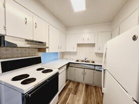 10230-10150 150 St NW in Edmonton, AB - Building Photo
