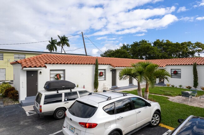 Villa L'homme Motel in Dania Beach, FL - Building Photo - Building Photo