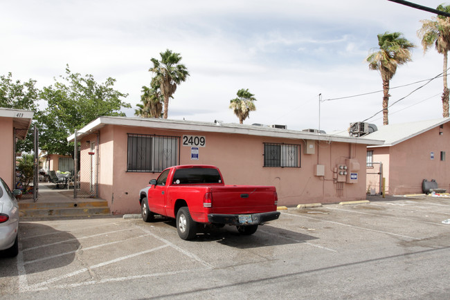 2401-2413 Stewart Ave in Las Vegas, NV - Foto de edificio - Building Photo