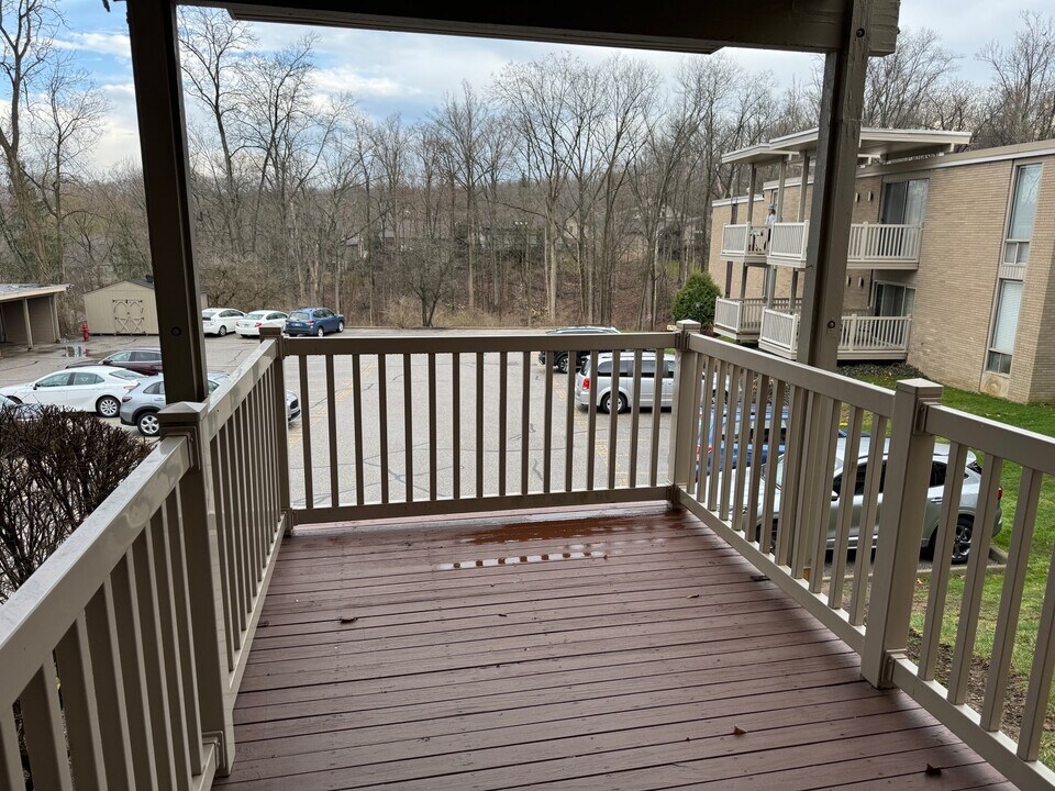 6710 Chaffee Ct, Unit P2 in Brecksville, OH - Building Photo