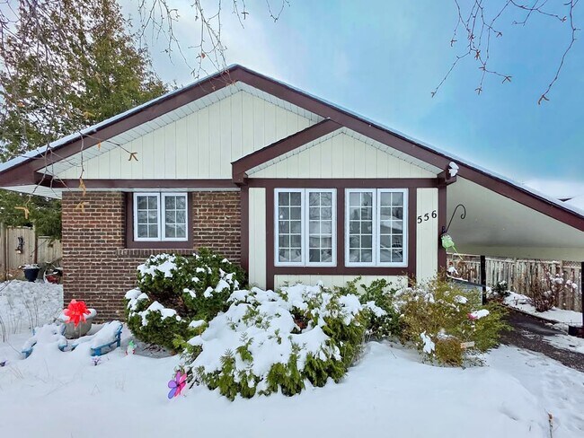 556 Capilano Crescent in Oshawa, ON - Building Photo - Building Photo