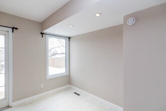 64 Rue le Maire in Winnipeg, MB - Building Photo - Building Photo