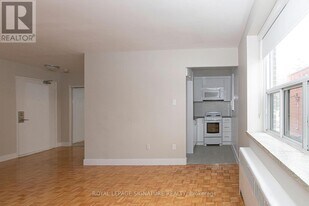 1291 Bayview Ave in Toronto, ON - Building Photo