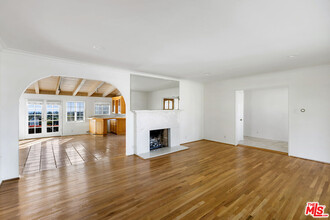 946 Franklin St in Santa Monica, CA - Building Photo - Building Photo