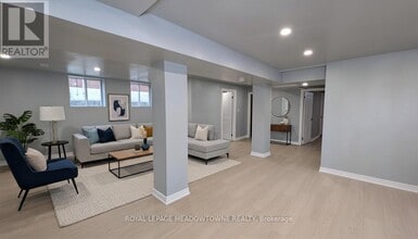 104 Lynedock Crescent in Toronto, ON - Building Photo - Building Photo