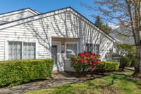 Newport Cove Condominiums in Everett, WA - Foto de edificio - Building Photo