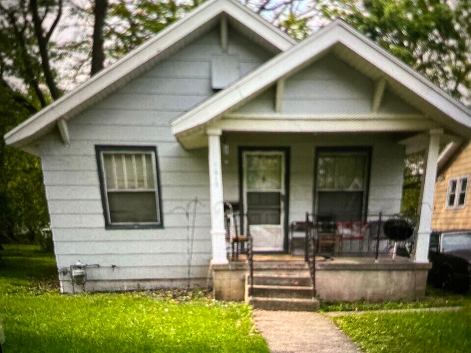 1613 E Johns Ave in Decatur, IL - Building Photo