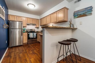Prentiss Pointe Apartments in Harrison Township, MI - Building Photo - Building Photo