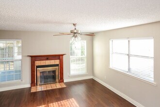 1521 Lincolnshire Way in Fort Worth, TX - Foto de edificio - Building Photo