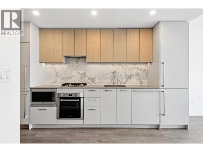property at 6468-6468 Willingdon Ave