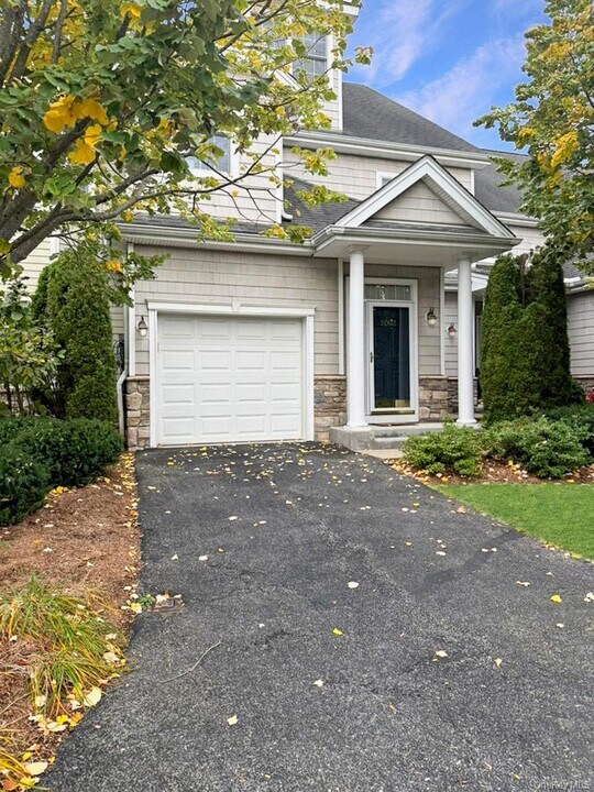 2003 Half Moon Bay Dr in Croton-on-Hudson, NY - Building Photo