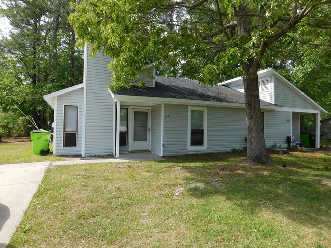 property at 1621 RaceTrack Rd