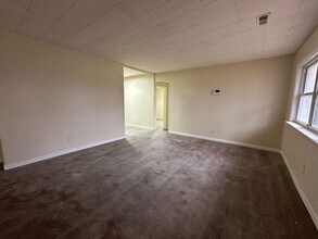 13 W Adams Dr in Sauget, IL - Building Photo - Building Photo