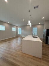 8110 Esther Acres Ln in Houston, TX - Building Photo - Building Photo