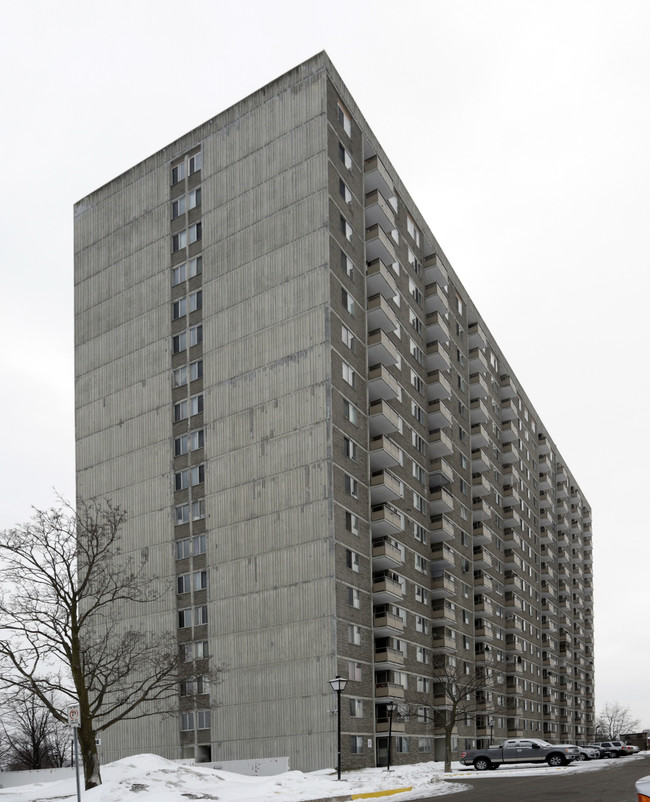 Capital towers in Ottawa, ON - Building Photo - Building Photo