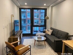 41-14 27th St-Unit -5D in Queens, NY - Foto de edificio - Building Photo