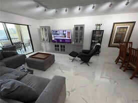 7290 Kinghurst Dr in Delray Beach, FL - Building Photo