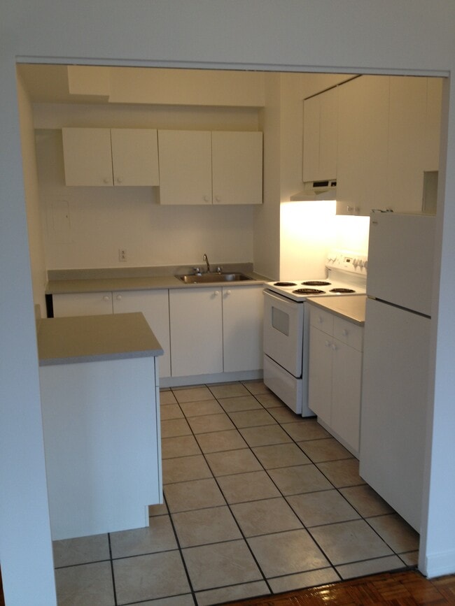 4010 Northcliffe Av, Unit LES IMMEUBLES POLITIS in Montréal, QC - Building Photo - Building Photo