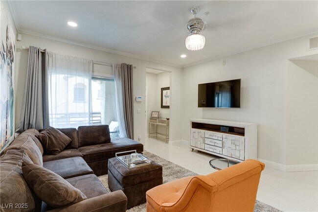 2291 W Horizon Ridge Pkwy in Henderson, NV - Building Photo - Building Photo