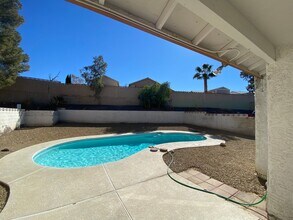 155 Spinnaker Dr in Henderson, NV - Building Photo - Building Photo