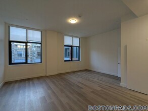 1079 Commonwealth Ave, Unit 313 in Boston, MA - Building Photo - Building Photo