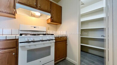 1073 Pinnacles Ave-Unit -B in Greenfield, CA - Building Photo - Building Photo