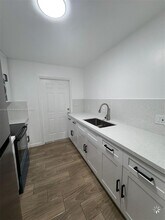 617 NW 3rd Ave in Hallandale Beach, FL - Foto de edificio - Building Photo