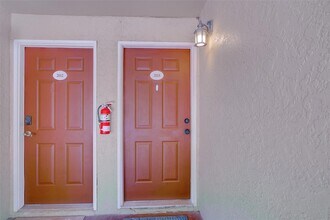 12293 Sailwinds Dr, Unit A203 in Largo, FL - Foto de edificio - Building Photo