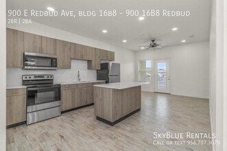 900 E Redbud Ave in McAllen, TX - Building Photo - Building Photo