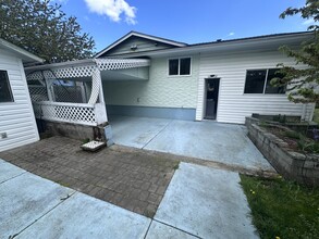 2184 Lark Crescent in Nanaimo, BC - Building Photo - Building Photo