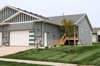 6612 E 45th St in Sioux Falls, SD - Building Photo - Building Photo