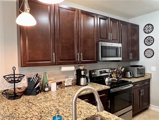 9470 Sardinia Way in Ft. Myers, FL - Building Photo - Building Photo
