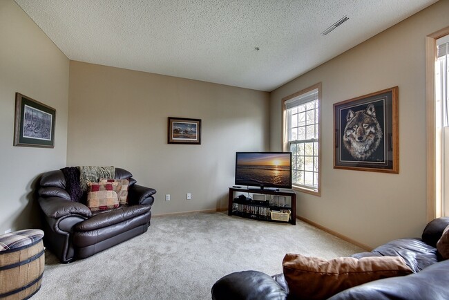 1567 Legacy Pkwy E in St. Paul, MN - Building Photo - Building Photo