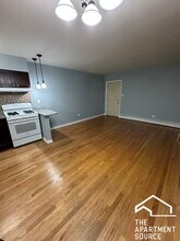 8504 Waukegan Rd in Morton Grove, IL - Foto de edificio - Building Photo