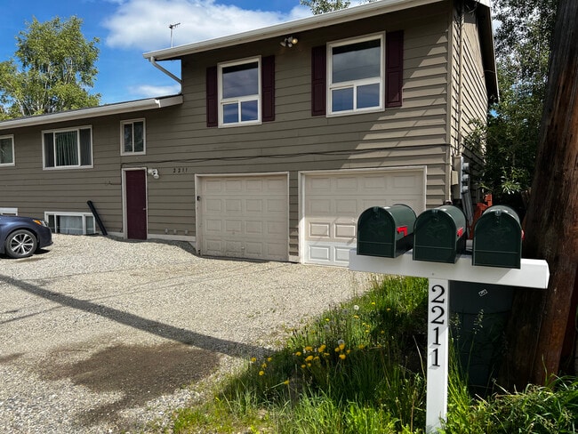 property at 2211 S Barnette St