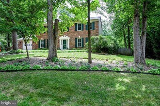 12127 Holly Knoll Cir in Great Falls, VA - Building Photo - Building Photo
