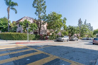 Laurel Woods Condominiums in San Fernando, CA - Building Photo - Building Photo