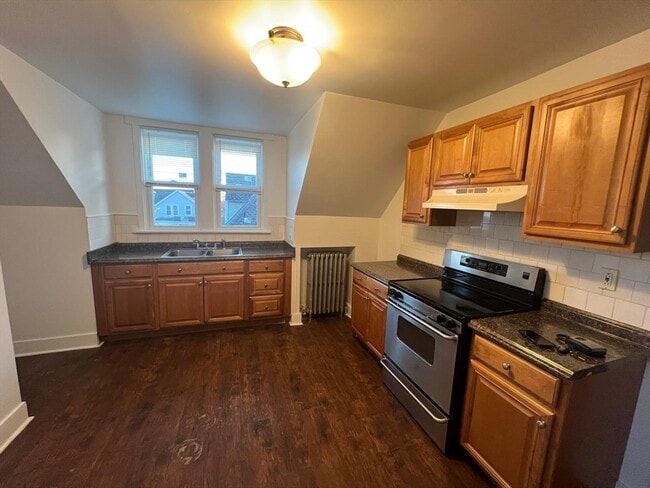 974 Plymouth Ave in Fall River, MA - Building Photo - Building Photo