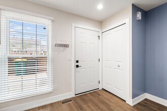 38887 Country Cir in Farmington Hills, MI - Foto de edificio - Building Photo