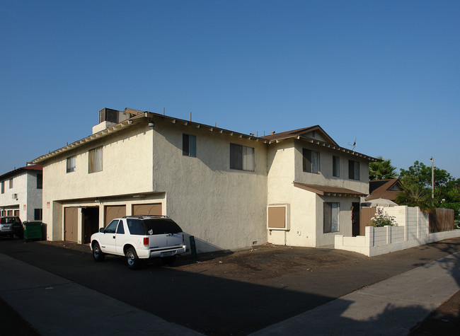 551 Fashion Park St in Orange, CA - Building Photo - Building Photo