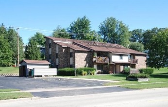 Hillside Apartments in Deerfield, WI - Building Photo - Building Photo